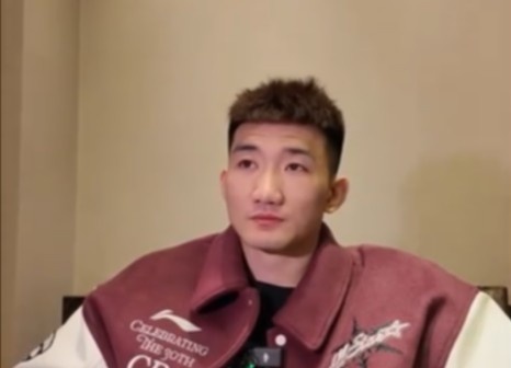 咋形容你和王博的關系？孫銘徽：像家人 他訓練&生活中很照顧我們