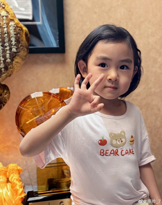 三分大賽三冠王！原帥曬三冠獎(jiǎng)杯：完成了女兒給安排的任務(wù)！